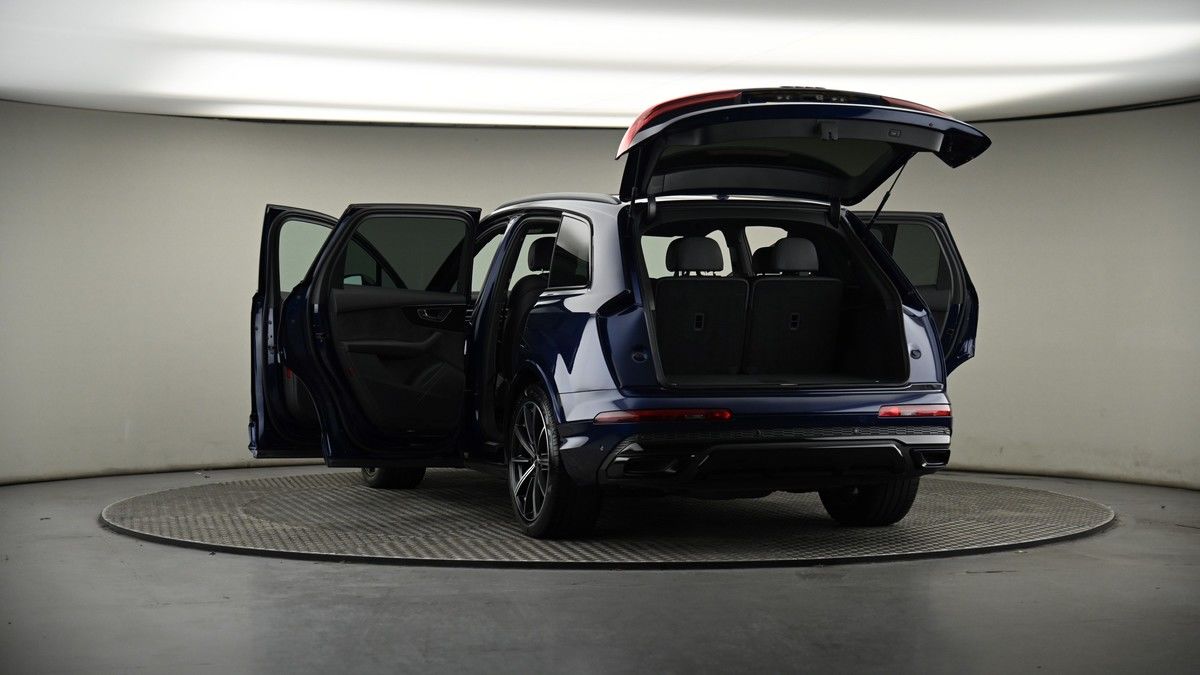 More views of Audi Q7
