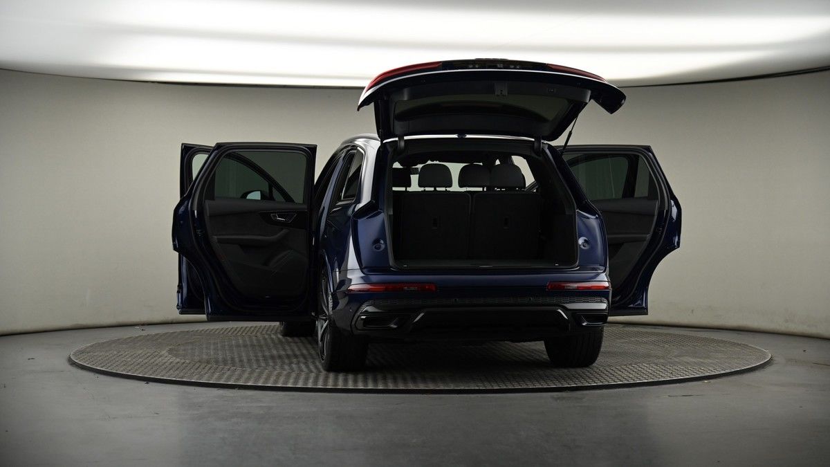More views of Audi Q7
