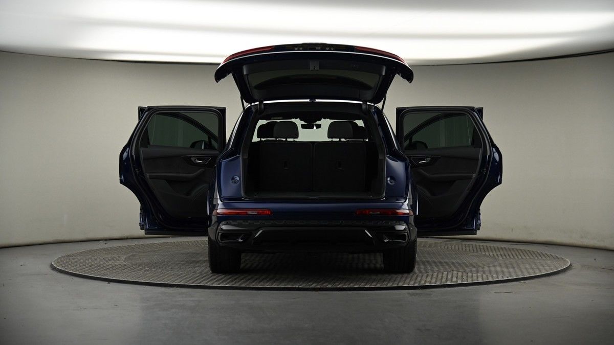 More views of Audi Q7