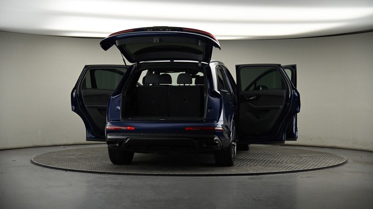 More views of Audi Q7