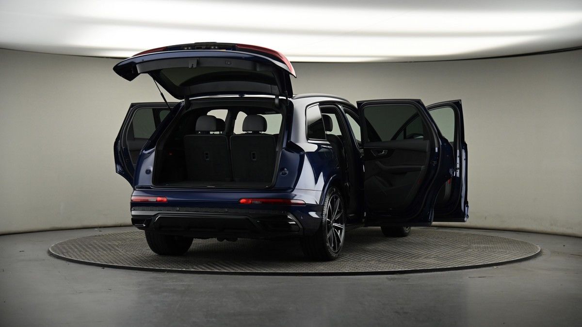 More views of Audi Q7