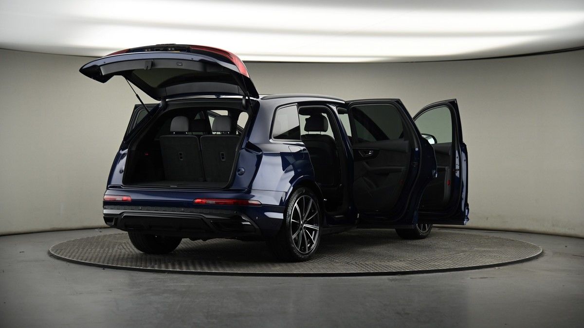 More views of Audi Q7