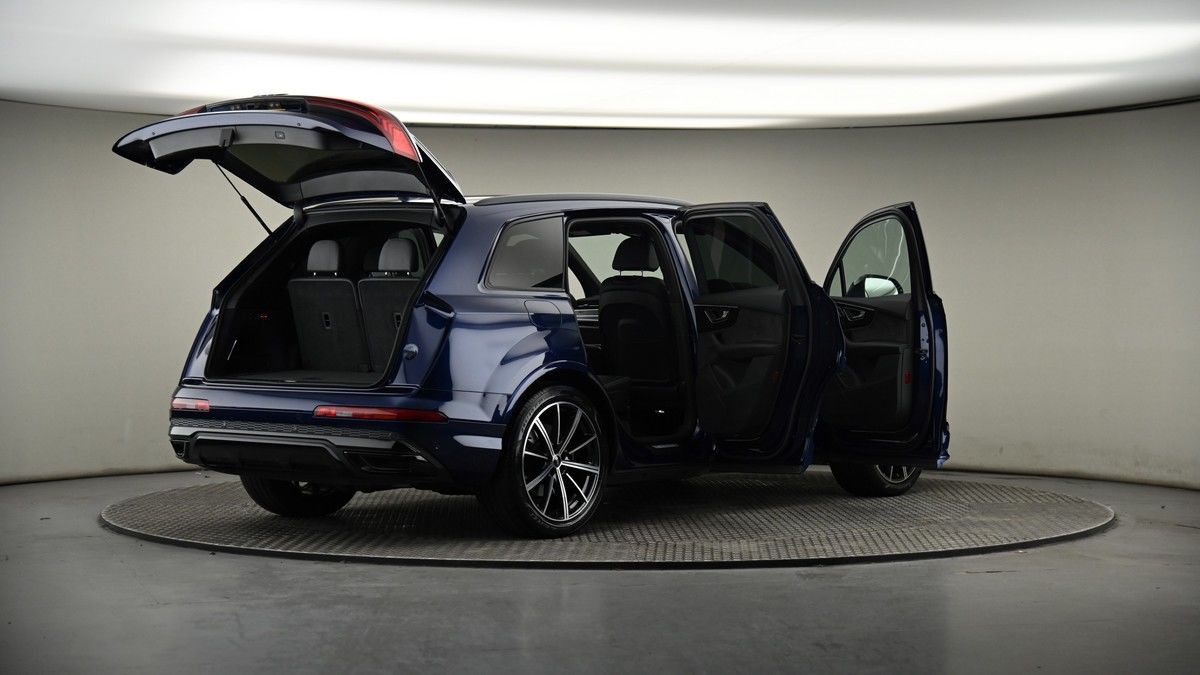 More views of Audi Q7
