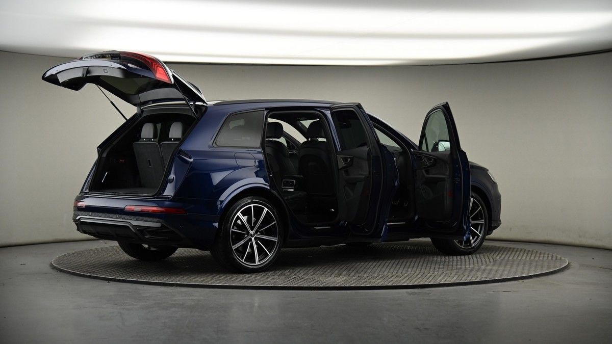 More views of Audi Q7