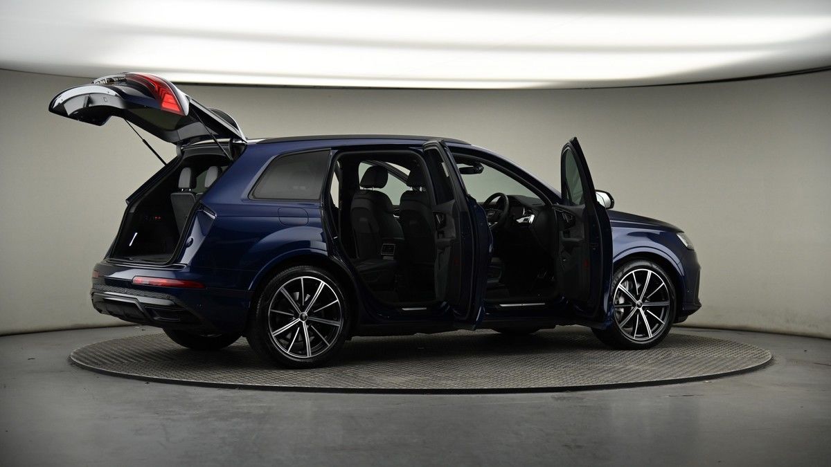 More views of Audi Q7