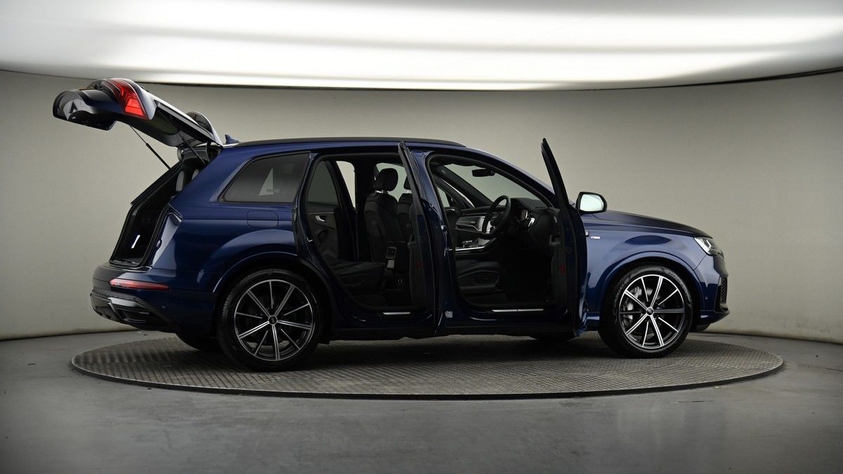 More views of Audi Q7