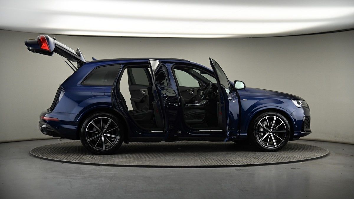 More views of Audi Q7