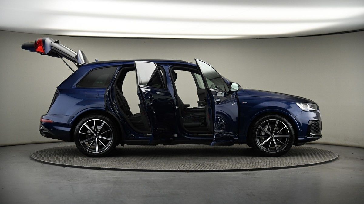 More views of Audi Q7