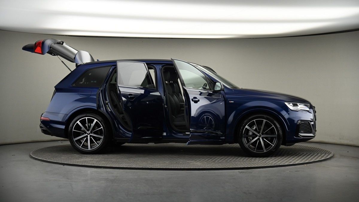 More views of Audi Q7