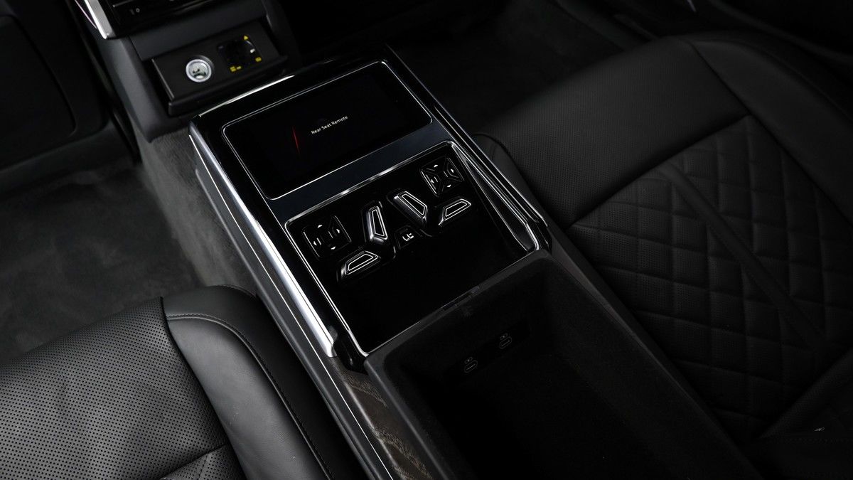 Audi A8 Image 13