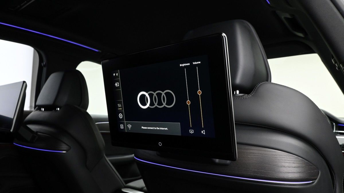 Audi A8 Image 2