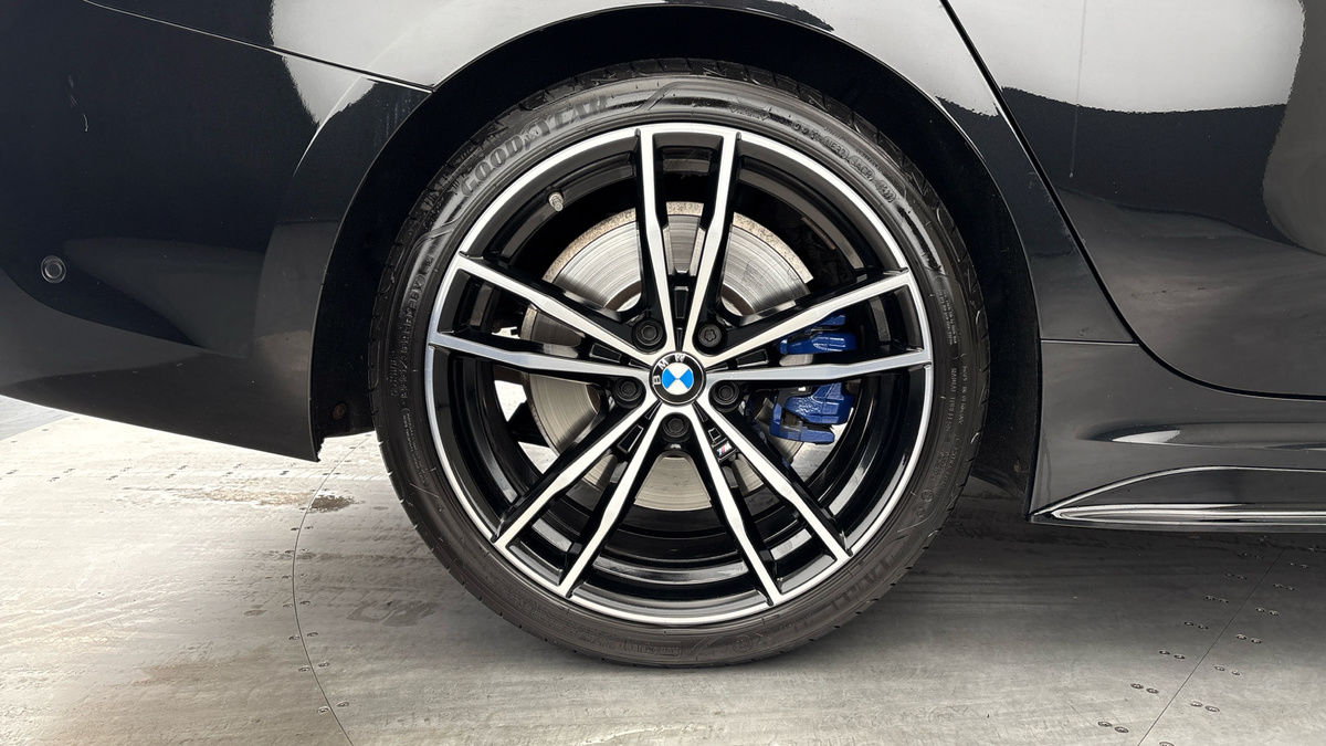 BMW 3 Series Image 10