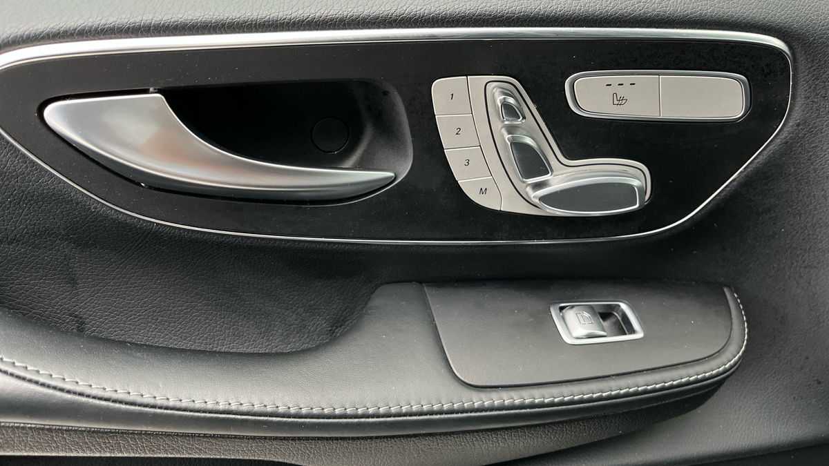 Mercedes-Benz V Class Image 19