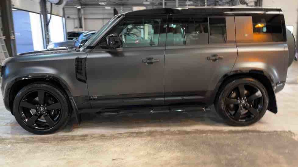 More views of Land Rover Defender 110
