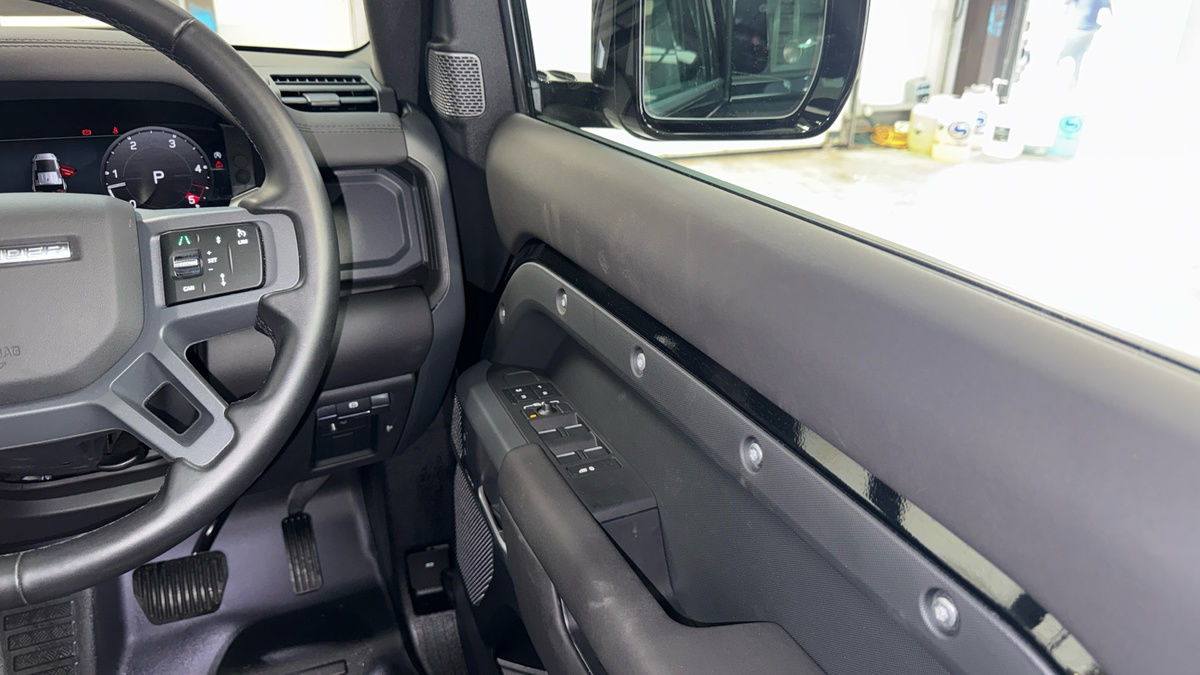 Land Rover Defender 110 Urban Image 28