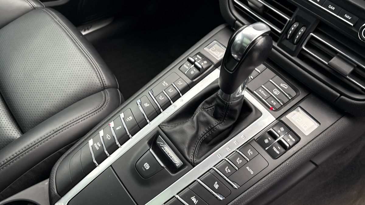 Porsche Macan Image 26