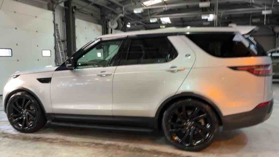 More views of Land Rover Discovery