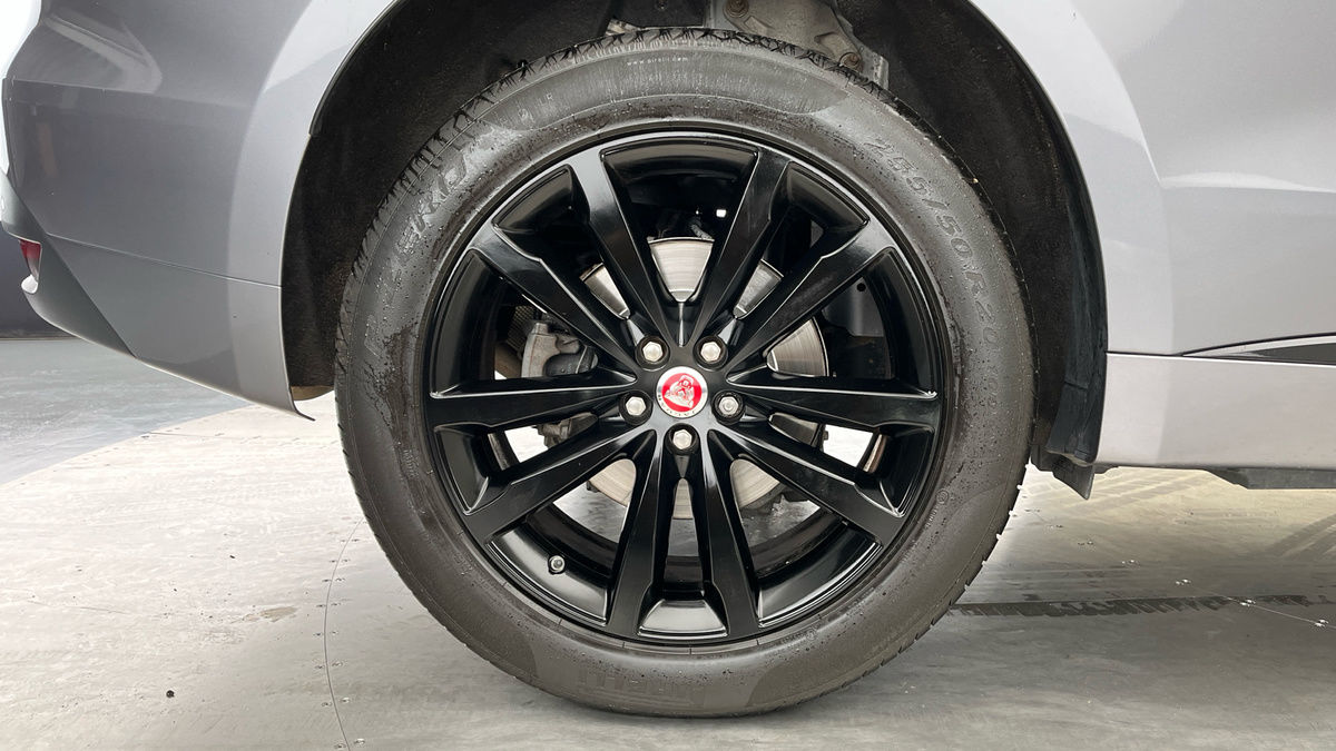 Jaguar F-PACE Image 10