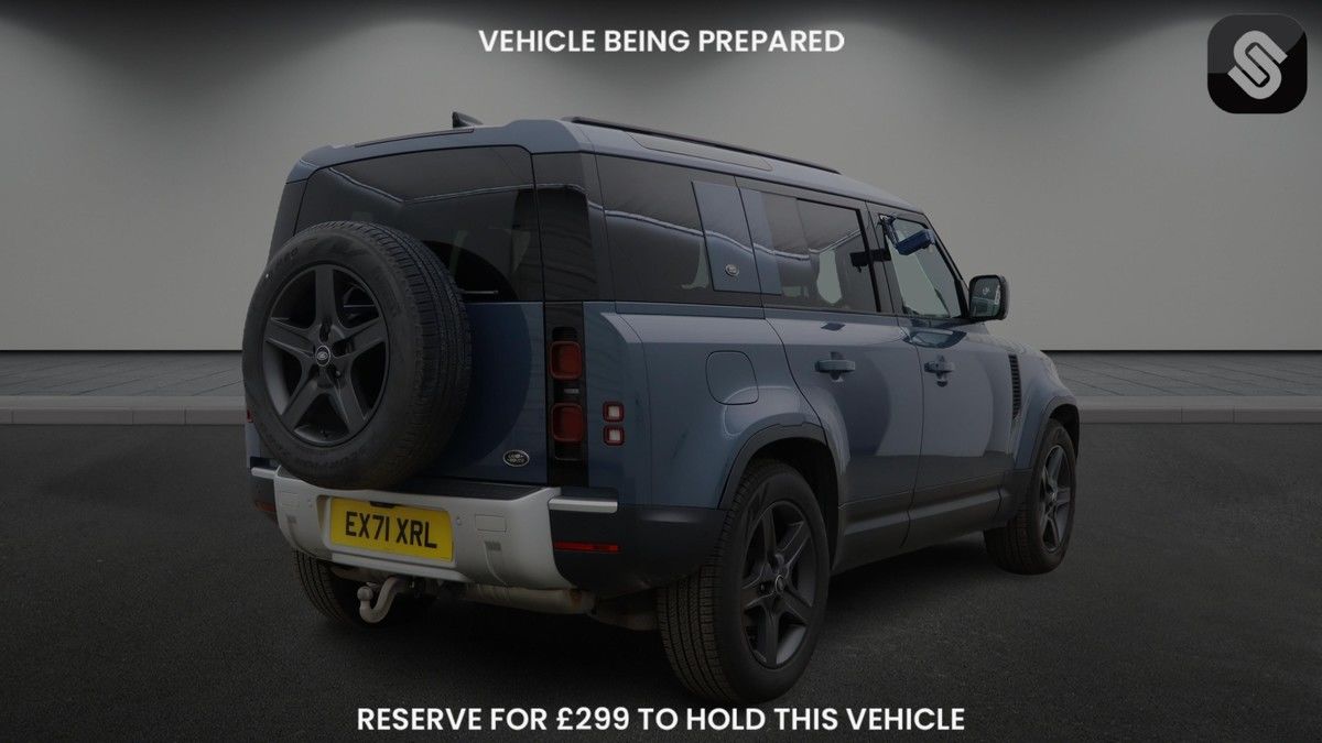 Land Rover Defender 110 Image 4