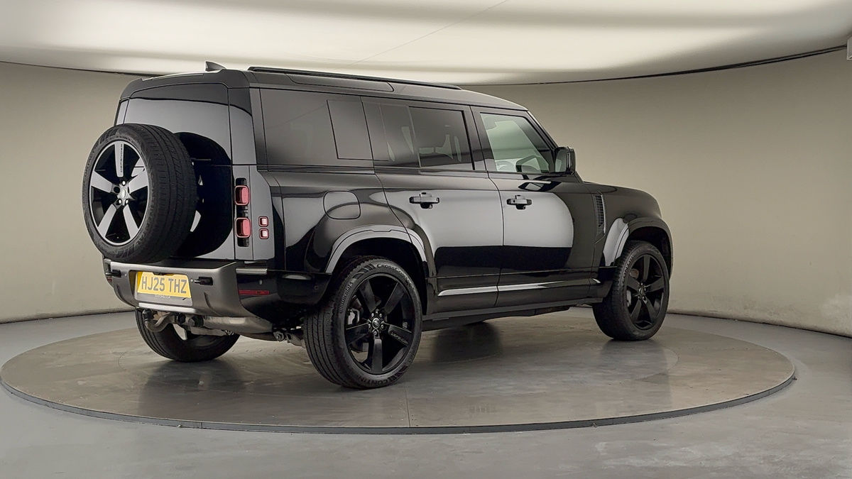 Land Rover Defender 110 Image 21