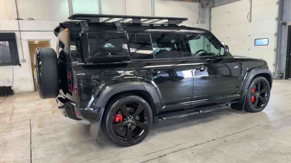 More views of Land Rover Defender 110