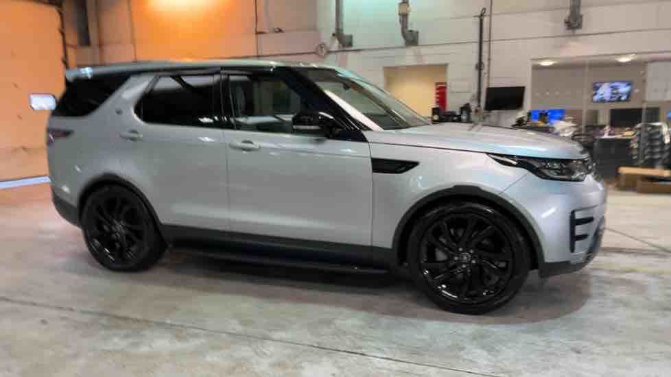 More views of Land Rover Discovery