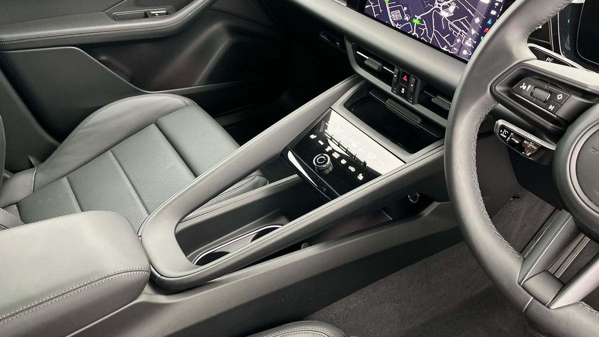 Porsche Macan Image 18