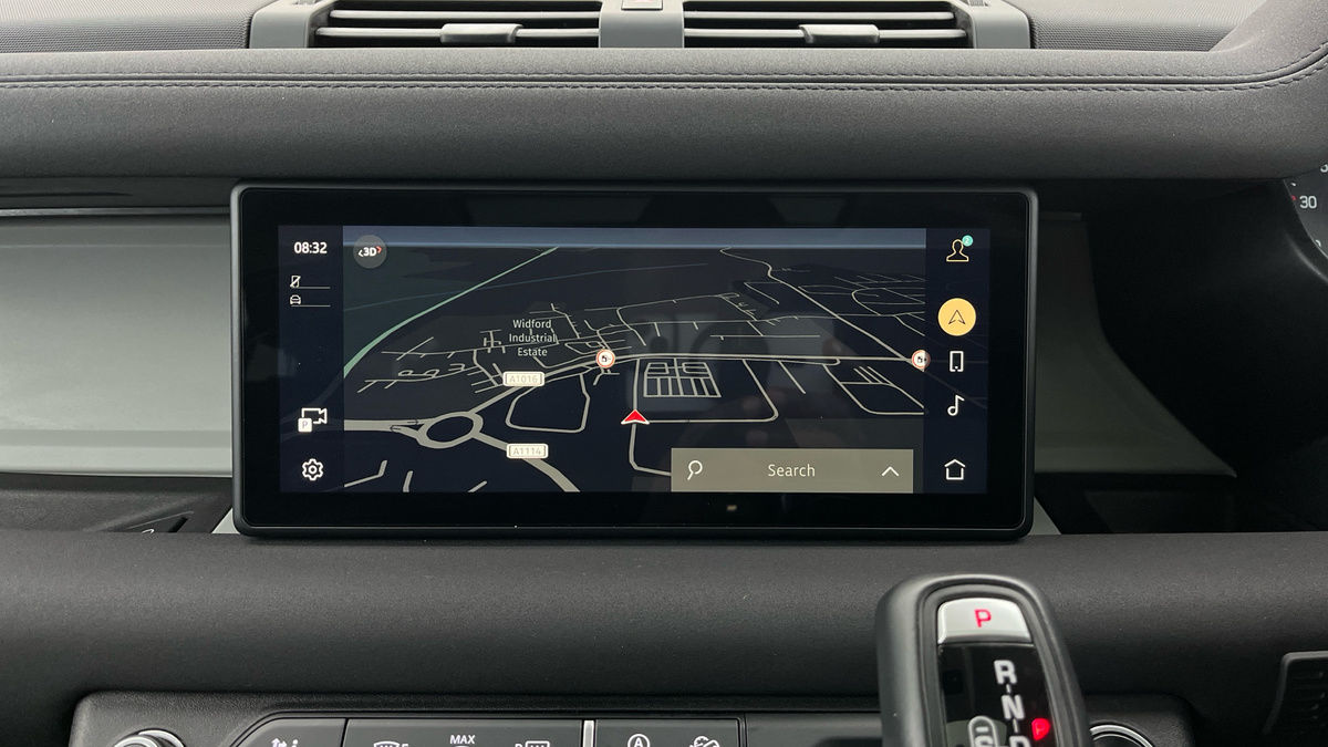 Land Rover Defender 110 Image 17