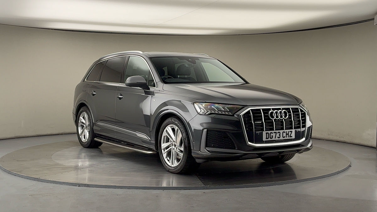 Audi Q7 Sticky Header Image