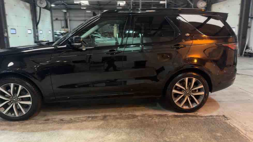 More views of Land Rover Discovery