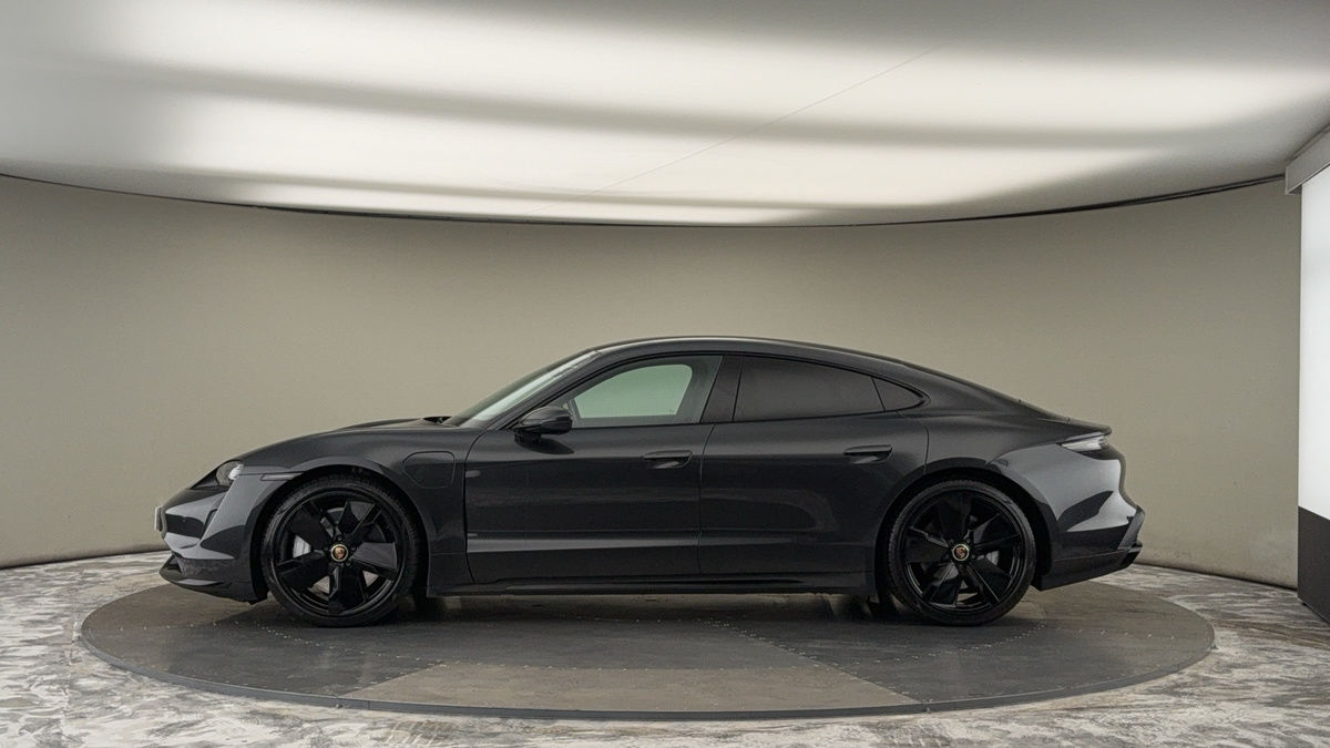 Porsche Taycan Image 15