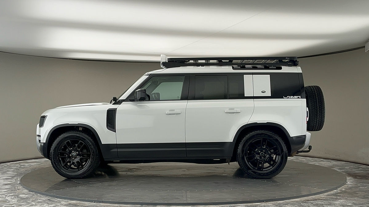 Land Rover Defender 110 Image 15