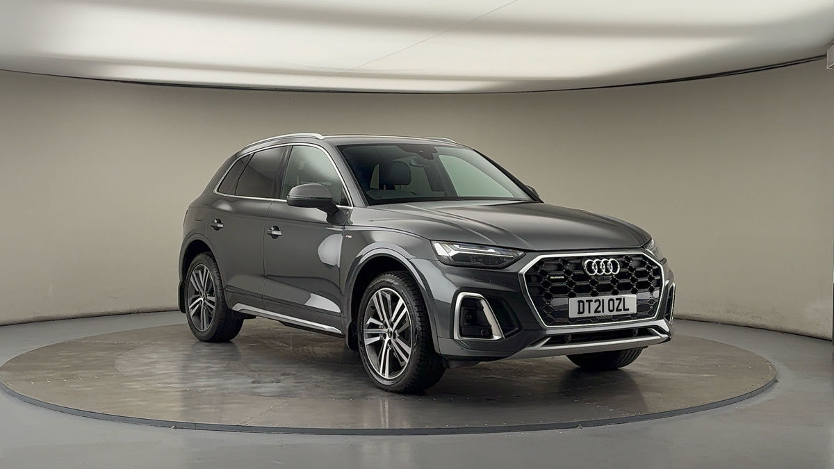 Audi Q5 Sticky Header Image