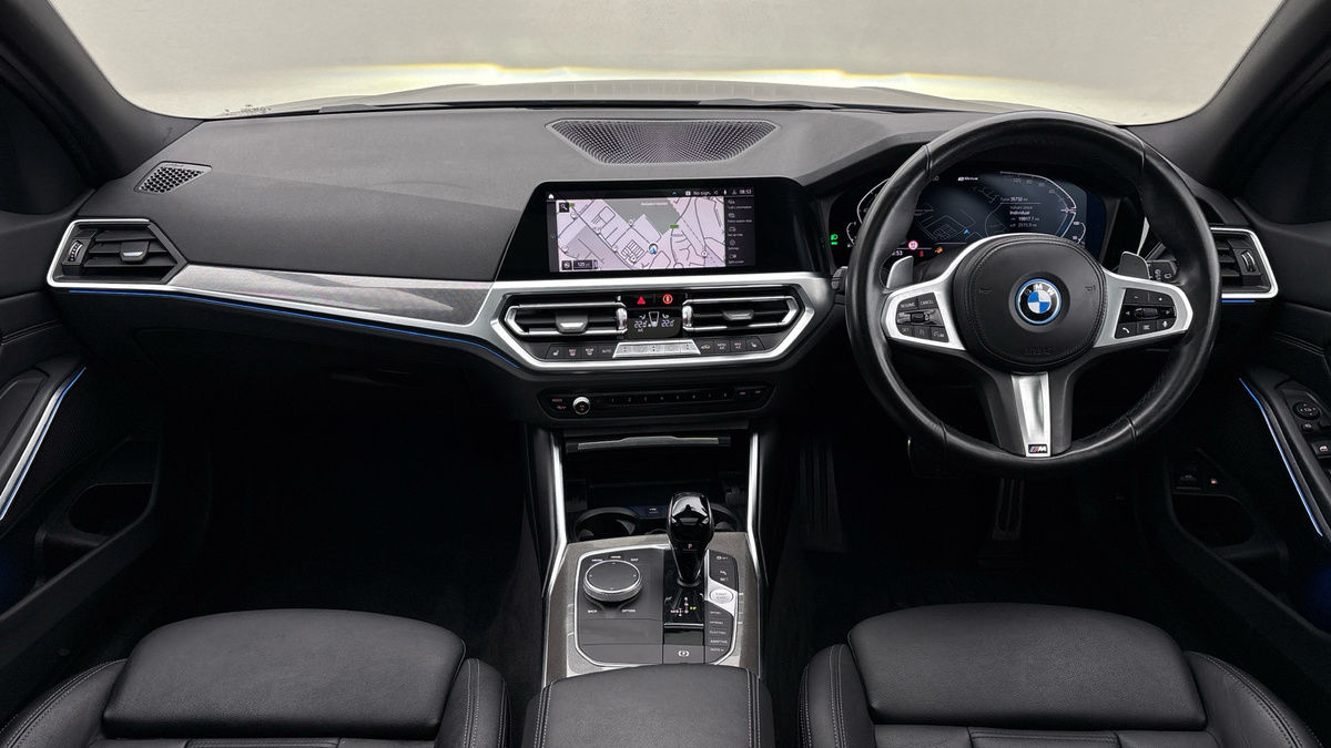 BMW 3 Series Image 12