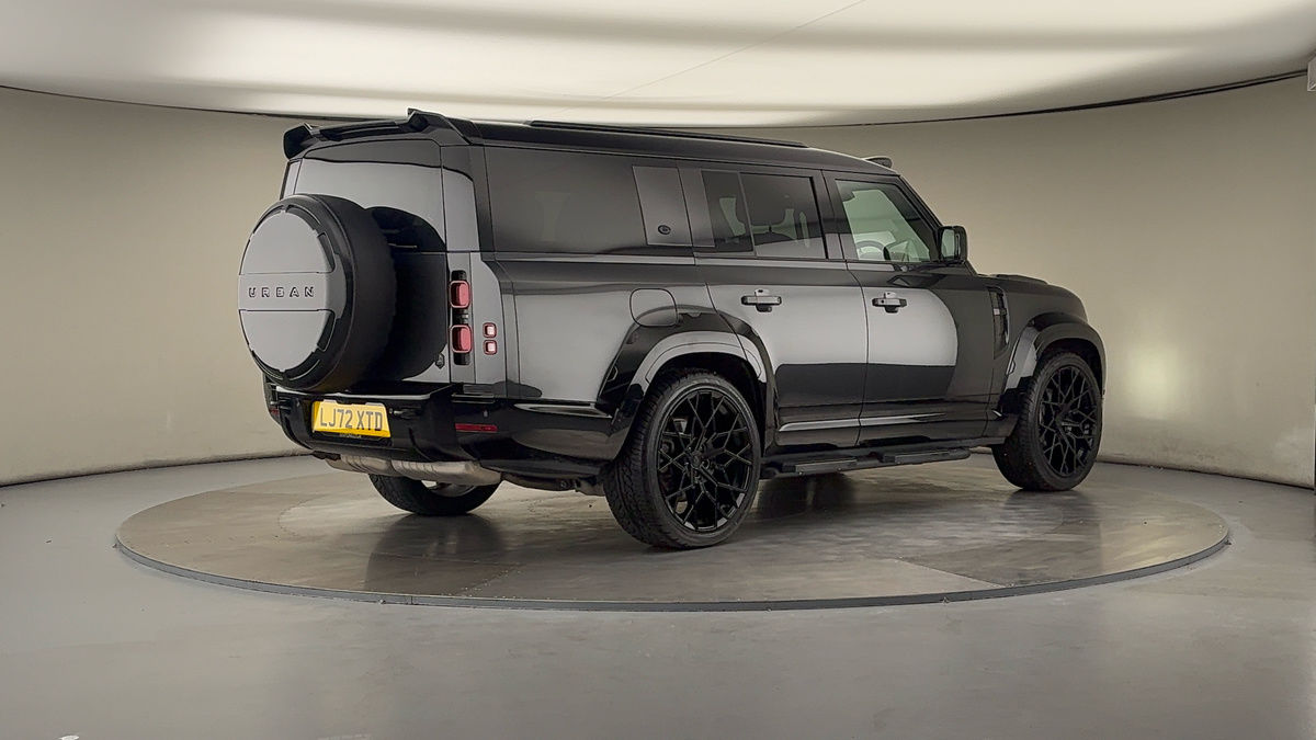 Land Rover Defender 130 Urban Image 21