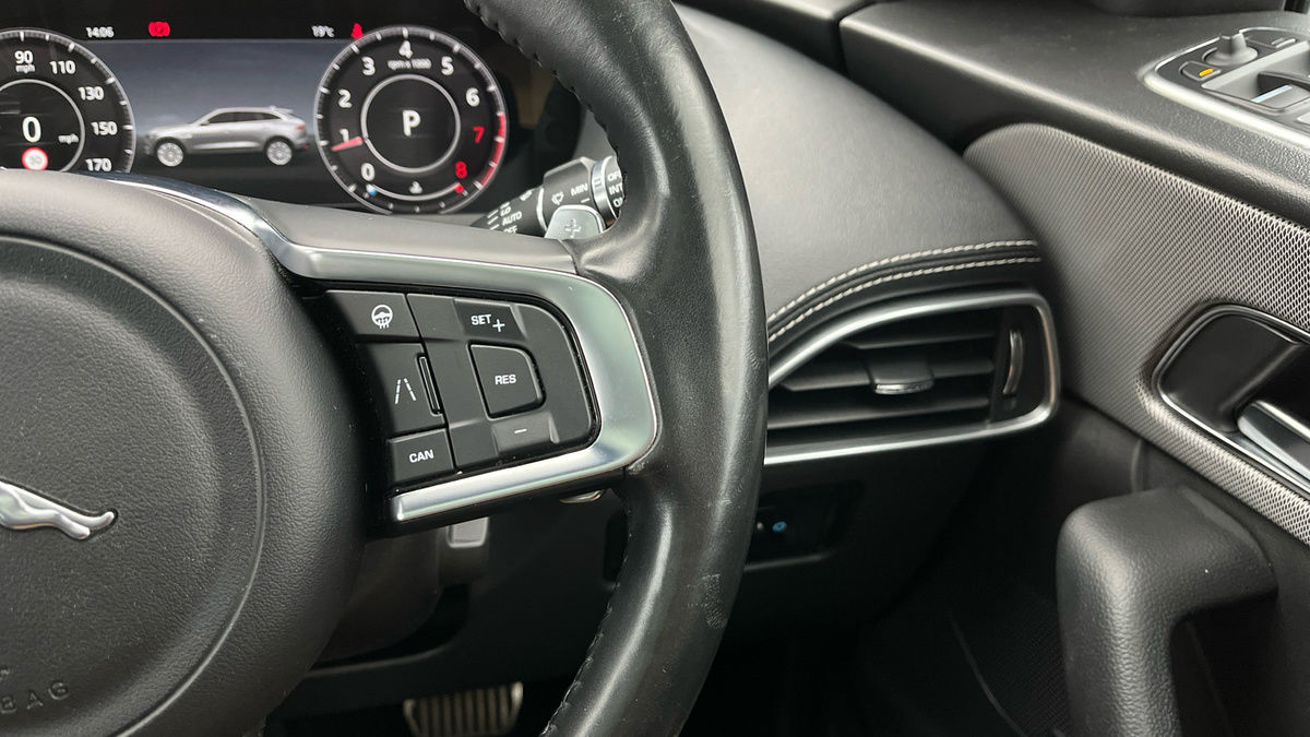 Jaguar F-PACE Image 14