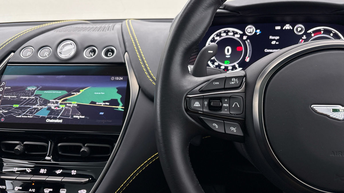 Aston Martin DBX Image 13