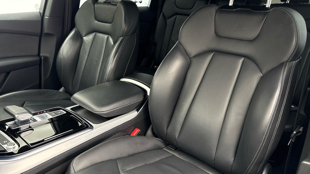Audi Q7 Image 7