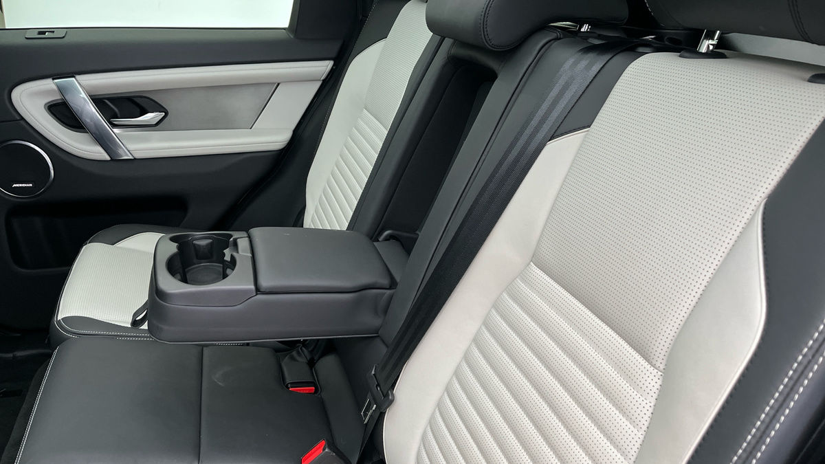 Land Rover Discovery Sport Image 9