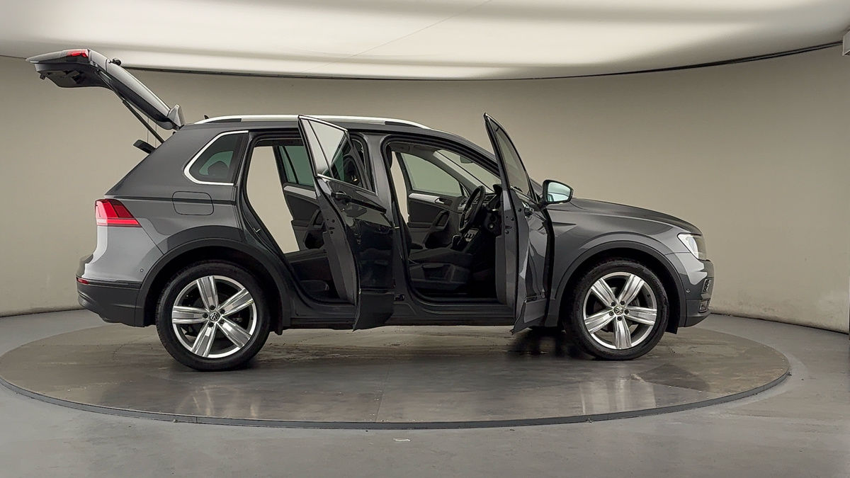 More views of Volkswagen Tiguan