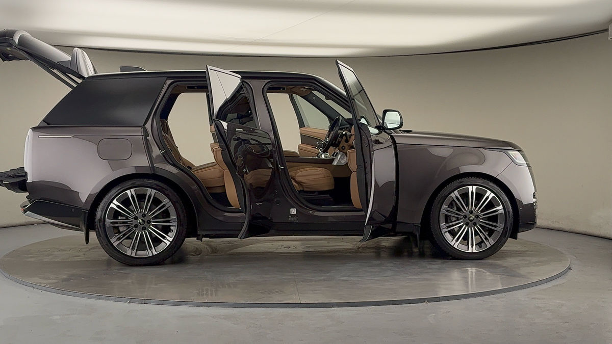 More views of Land Rover Range Rover