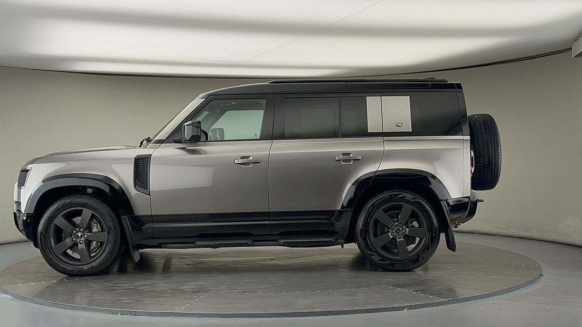 Land Rover Defender 110 Urban Image 29