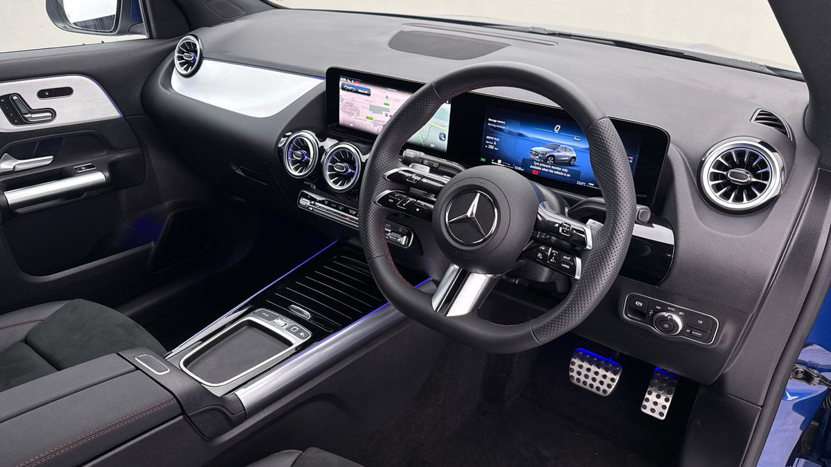 Mercedes-Benz GLA Image 12