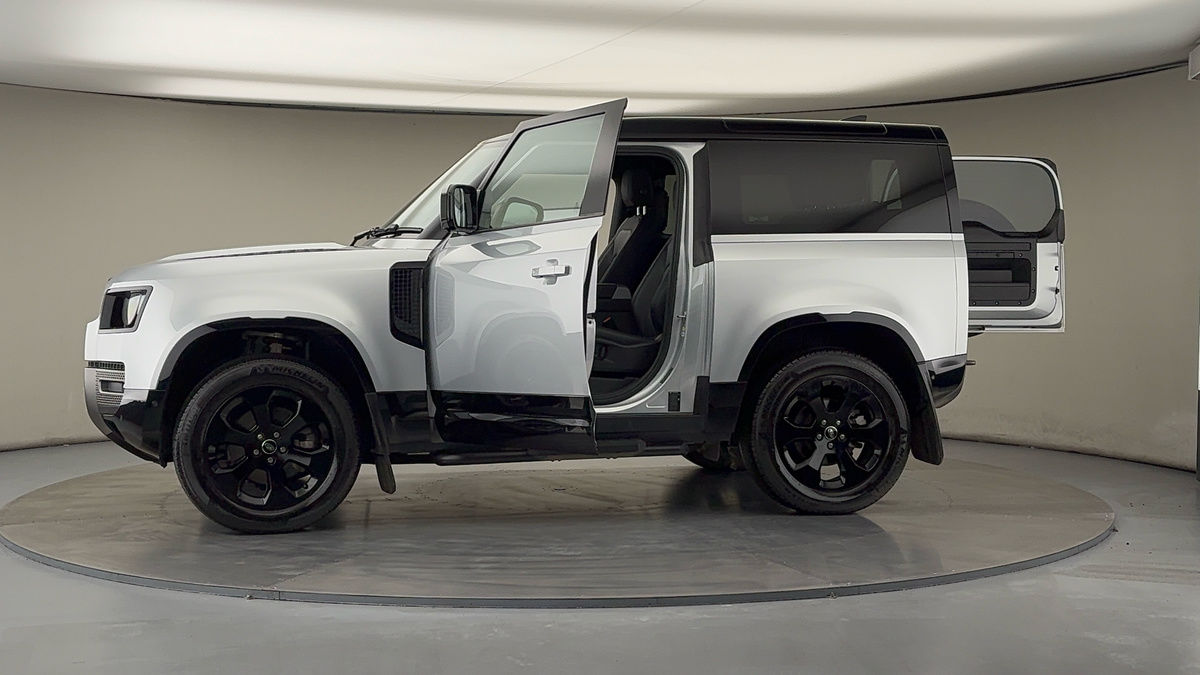 More views of Land Rover Defender 90
