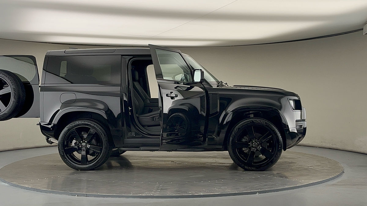 More views of Land Rover Defender 90