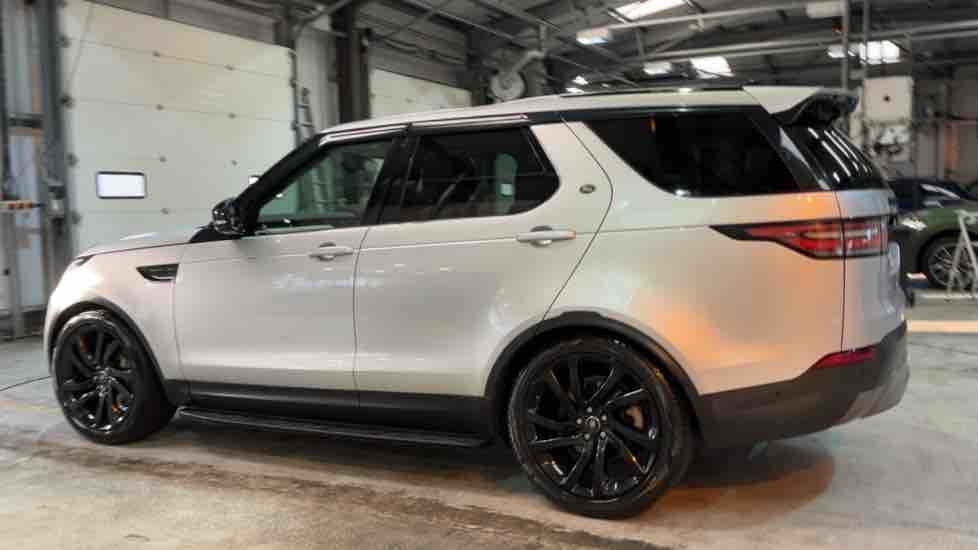 More views of Land Rover Discovery