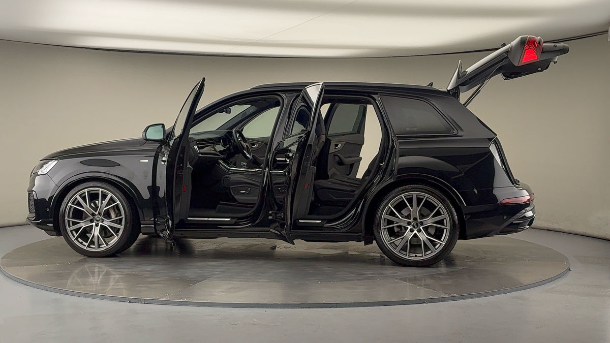 More views of Audi Q7
