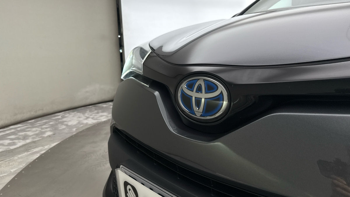 Toyota C-HR Image 24