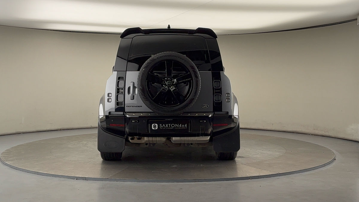 Land Rover Defender 110 Image 4