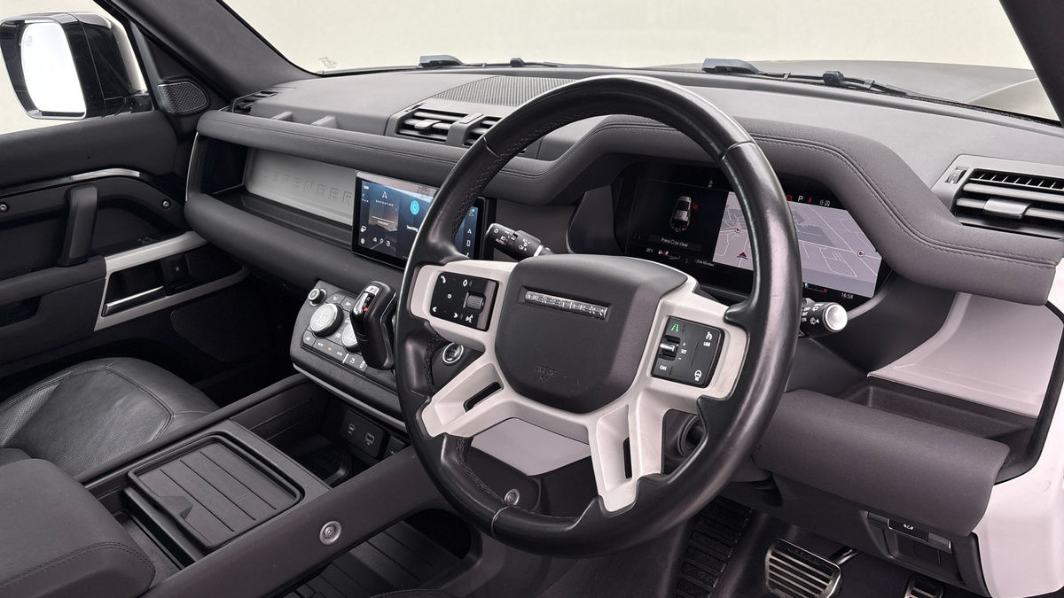 Land Rover Defender 110 Image 5